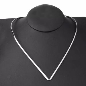 V neck choker